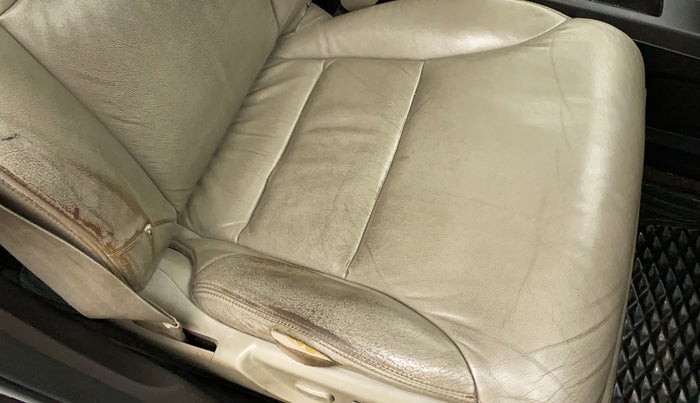 2015 Honda CRV 2.0L I-VTEC 2WD AT, Petrol, Automatic, 1,07,434 km, Driver seat - Cover slightly torn