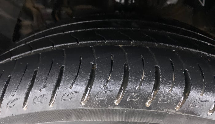 2019 Mahindra XUV300 1.2 W8 OPT, Petrol, Manual, 13,538 km, Left Front Tyre Tread