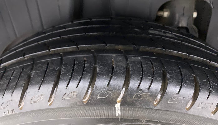 2019 Mahindra XUV300 1.2 W8 OPT, Petrol, Manual, 13,538 km, Right Rear Tyre Tread