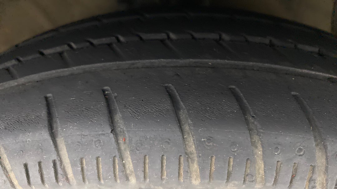 Right Front Tyre Tread