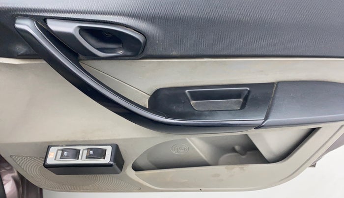 2017 Tata Tiago XE 1.2 REVOTRON, Petrol, Manual, 94,860 km, Driver Side Door Panels Control