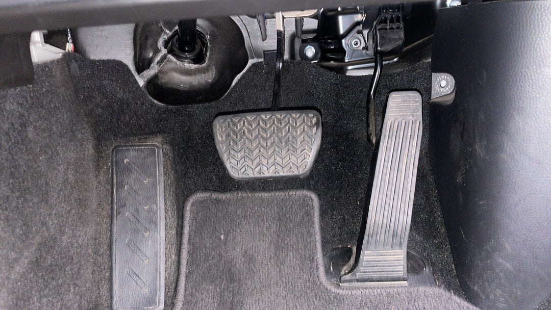 2023 Toyota Camry Ascent, Automatic, 51382 km, Pedals and Footmat