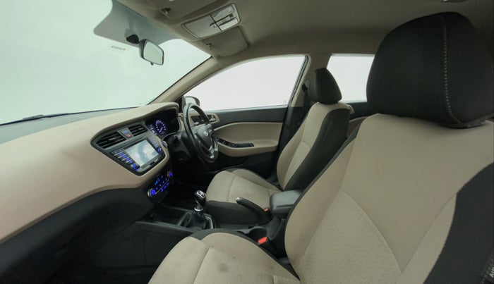 2017 Hyundai Elite i20 1.4 CRDI ASTA (O), Diesel, Manual, 78,825 km, Right Side Front Door Cabin