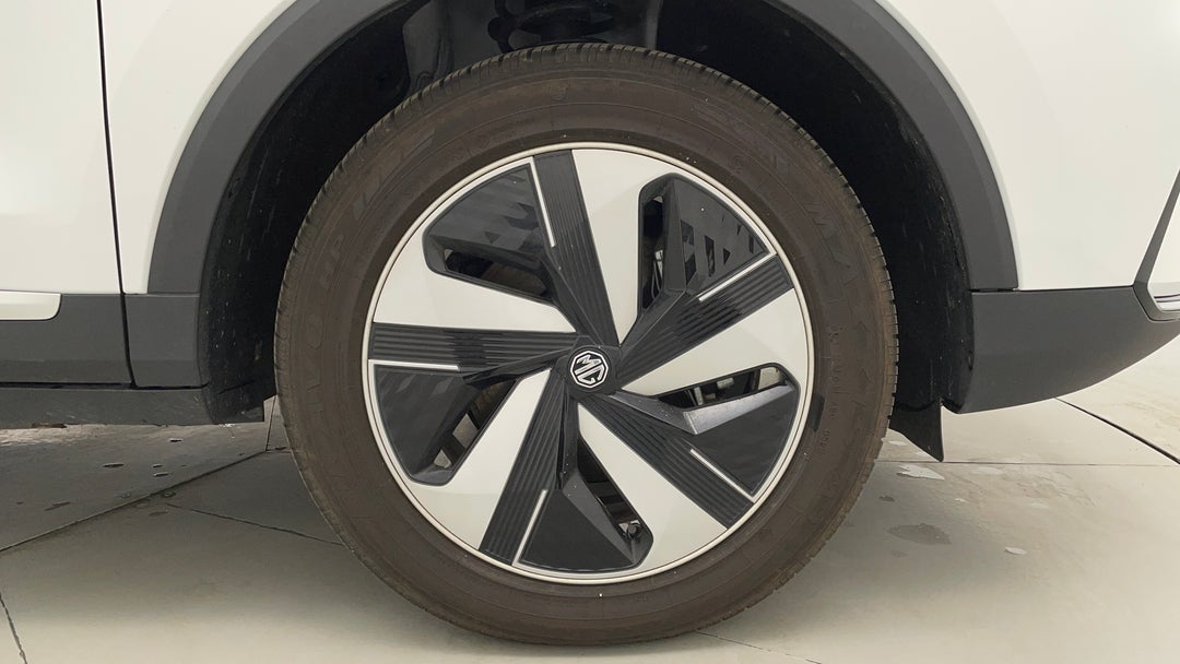 2023 MG ZS EV Essence, Automatic, 4277 km, Right Front Wheel