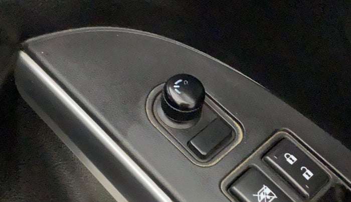 2018 Maruti S Cross ZETA 1.3, Diesel, Manual, 79,760 km, Right rear-view mirror - ORVM switch has minor damage