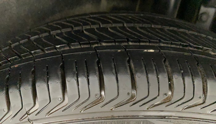 2015 Maruti Swift VXI, Petrol, Manual, 91,281 km, Left Rear Tyre Tread