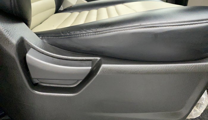 2020 Mahindra Scorpio S5, Diesel, Manual, 36,320 km, Driver Side Adjustment Panel