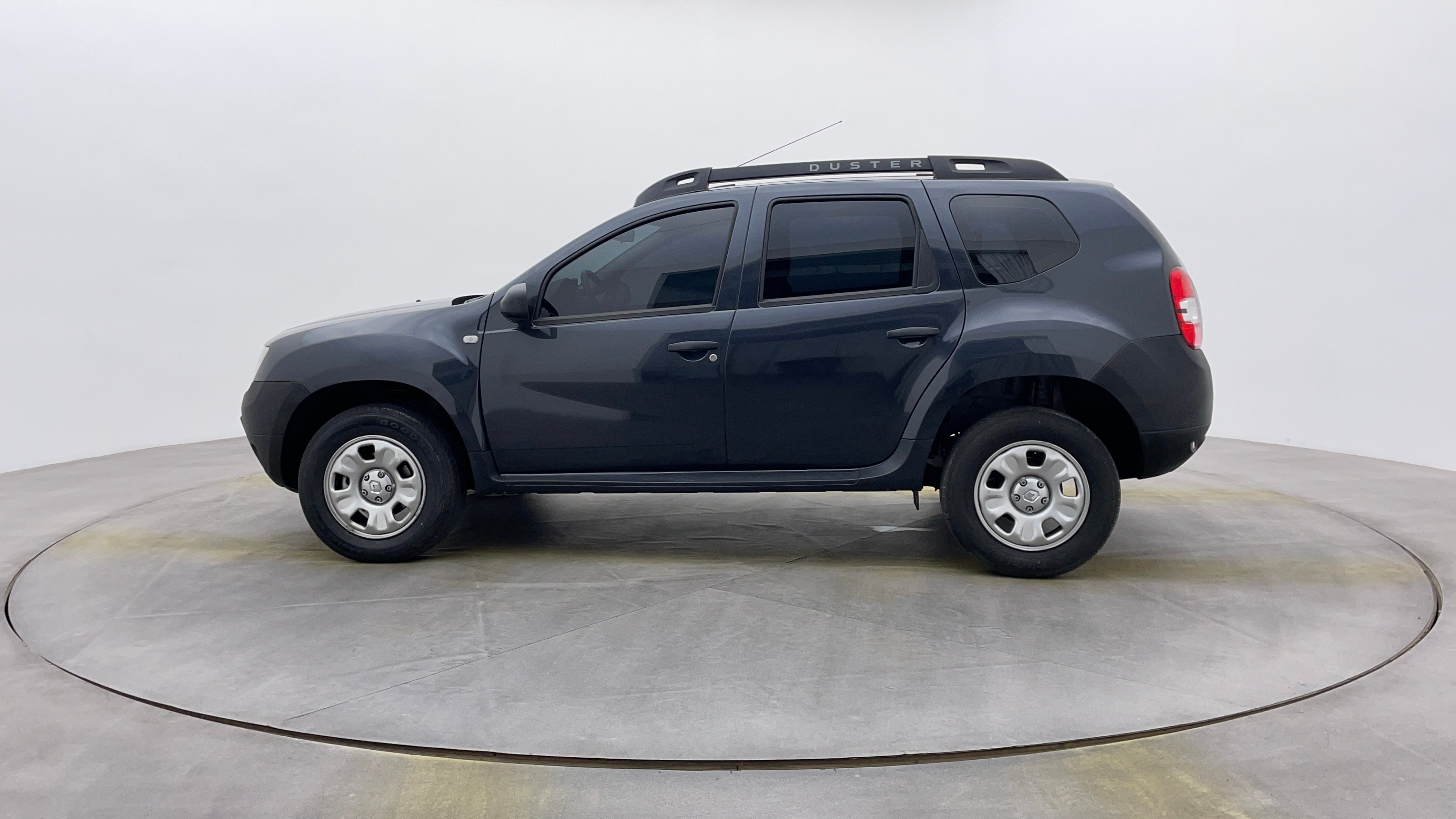 Renault Duster-Left Side View