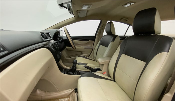 2017 Maruti Ciaz SIGMA DIESEL 1.3, Diesel, Manual, 97,515 km, Right Side Front Door Cabin