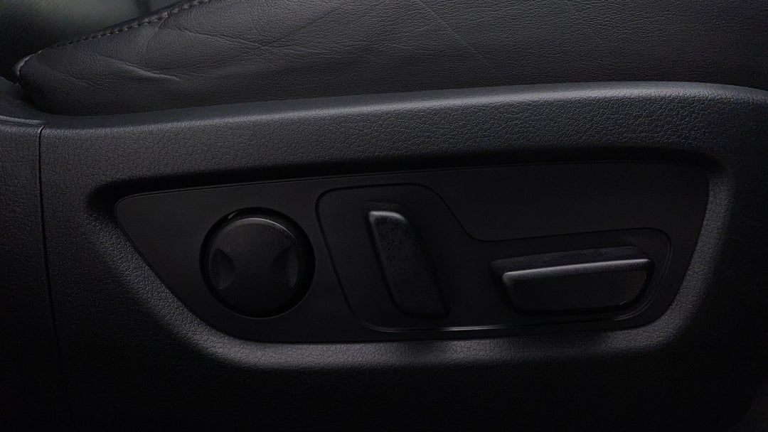 2021 Mazda CX-30 G25 Touring (fwd), Automatic, 54505 km, Drivers Side Adjustment Panel