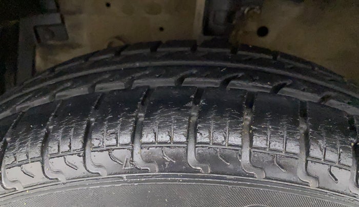 2012 Maruti Swift VDI, Diesel, Manual, 50,018 km, Left Front Tyre Tread