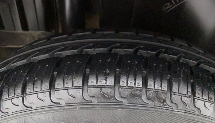 2012 Maruti Swift VDI, Diesel, Manual, 50,018 km, Right Rear Tyre Tread