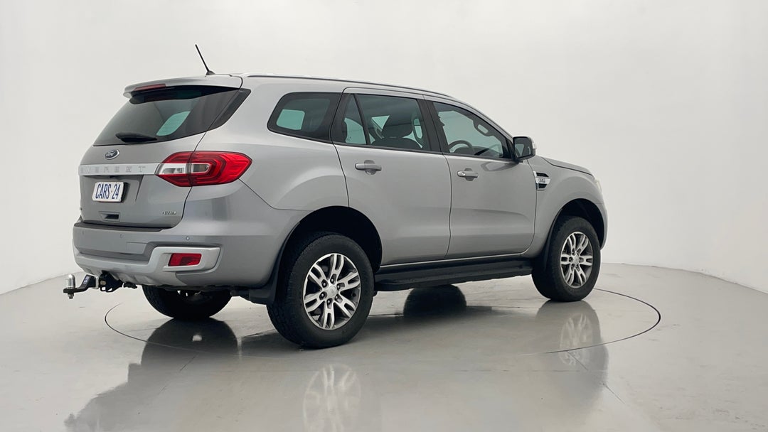 Right Back Diagonal (45- Degree) View