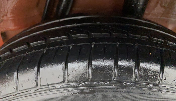 2015 Honda Jazz 1.2 V AT, Petrol, Automatic, 11,226 km, Left Rear Tyre Tread