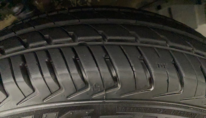 2018 Maruti Wagon R 1.0 LXI CNG (O), CNG, Manual, 76,023 km, Left Front Tyre Tread