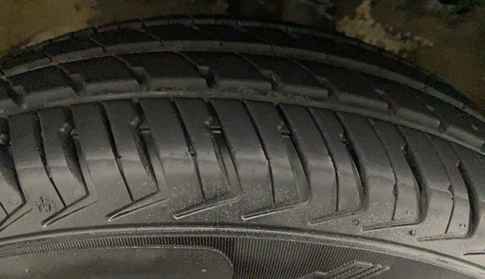 2018 Maruti Wagon R 1.0 LXI CNG (O), CNG, Manual, 76,023 km, Right Rear Tyre Tread