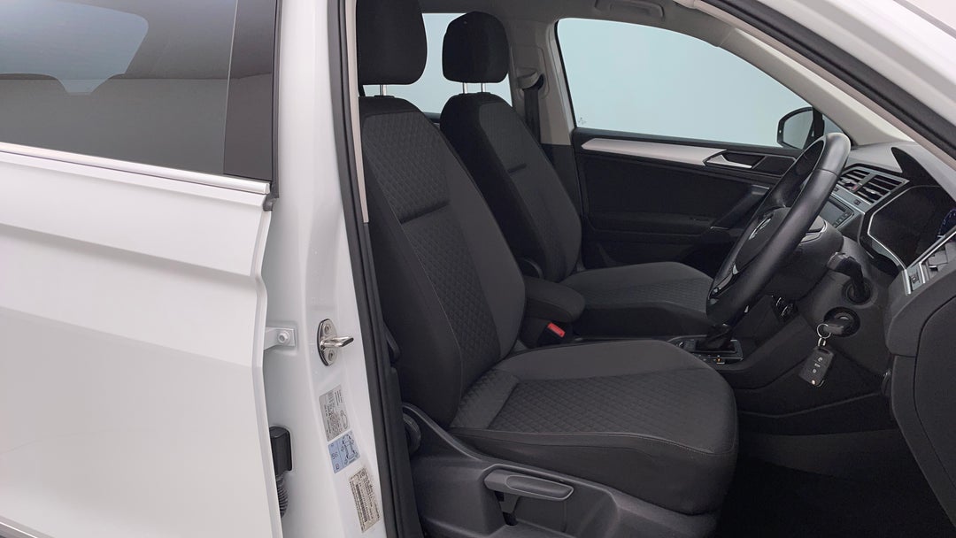2017 Volkswagen Tiguan 132 Tsi Comfortline, Automatic, 53744 km, Right Side Front Door Cabin View