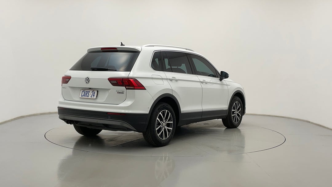 2017 Volkswagen Tiguan 132 Tsi Comfortline, Automatic, 53744 km, Right Back Diagonal (45- Degree) View