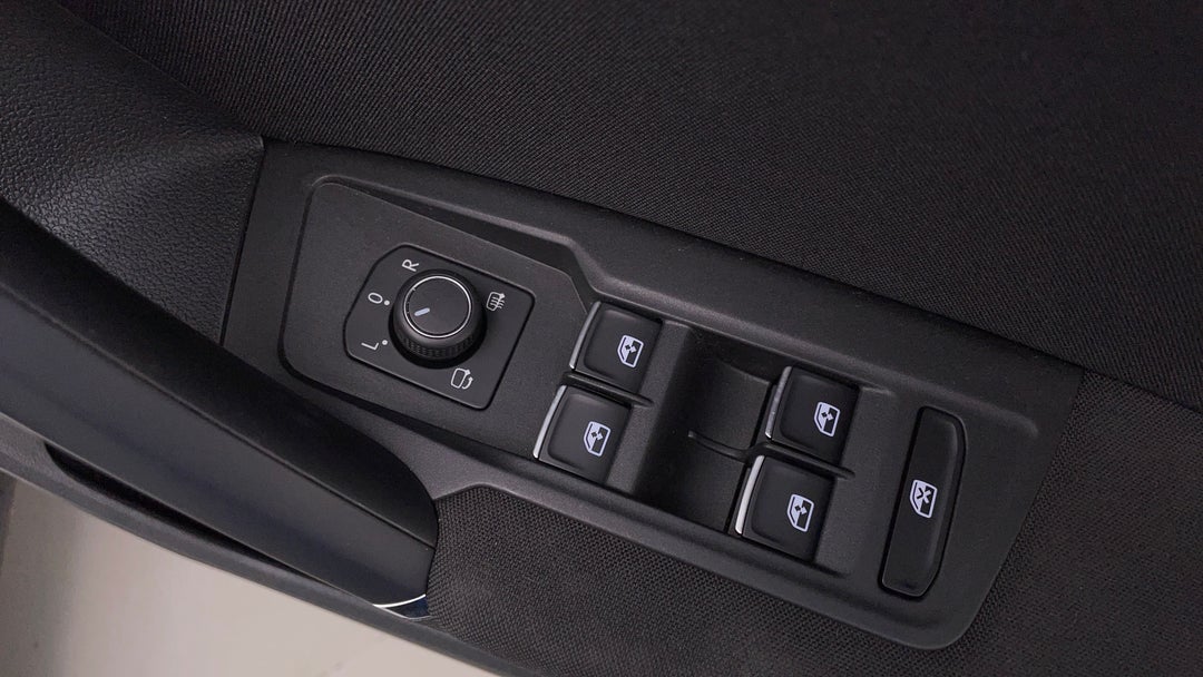 2017 Volkswagen Tiguan 132 Tsi Comfortline, Automatic, 53744 km, Drivers Side Door Panel Controls