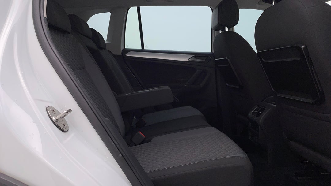 2017 Volkswagen Tiguan 132 Tsi Comfortline, Automatic, 53744 km, Right Side Rear Door Cabin View