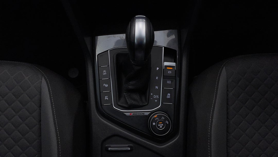 2017 Volkswagen Tiguan 132 Tsi Comfortline, Automatic, 53744 km, Gear Lever 