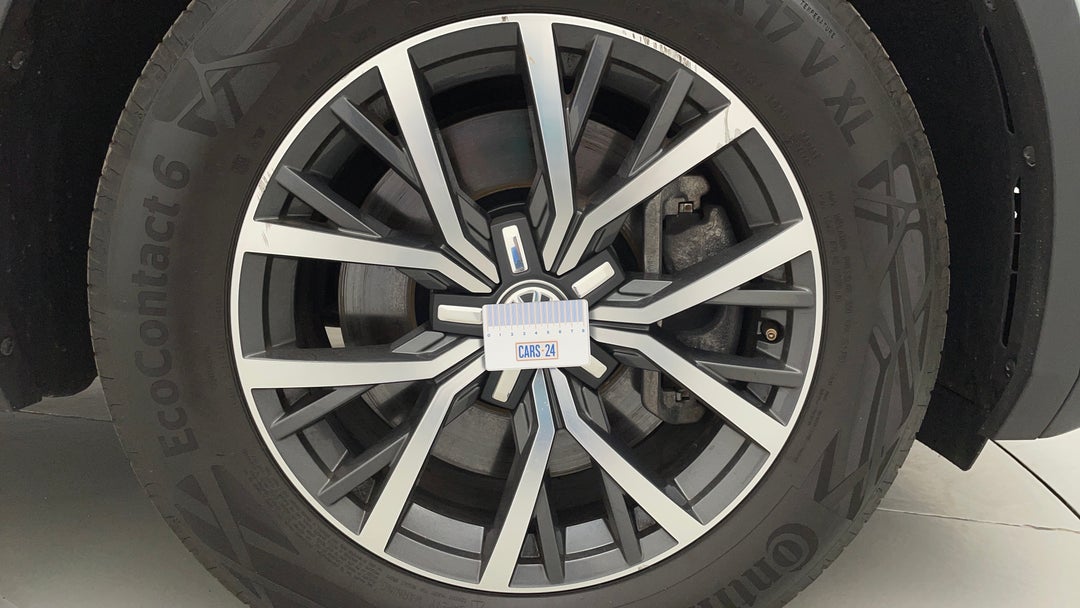 2017 Volkswagen Tiguan 132 Tsi Comfortline, Automatic, 53744 km, Wheels Rim Front RHS Gutter Rash