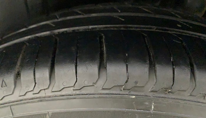 2019 Maruti Ertiga ZXI+ SHVS, Petrol, Manual, 55,673 km, Left Rear Tyre Tread