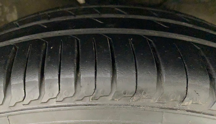 2019 Maruti Ertiga ZXI+ SHVS, Petrol, Manual, 55,673 km, Right Front Tyre Tread