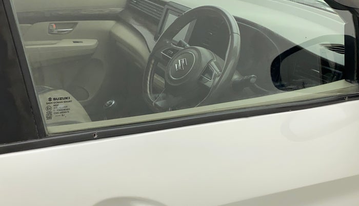 2019 Maruti Ertiga ZXI+ SHVS, Petrol, Manual, 55,673 km, Driver-side door - Weather strip has minor damage