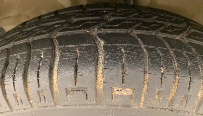 2011 Maruti Omni 5 STR, Petrol, Manual, 23,159 km, Right Front Tyre Tread