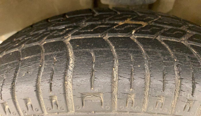 2011 Maruti Omni 5 STR, Petrol, Manual, 23,159 km, Left Front Tyre Tread