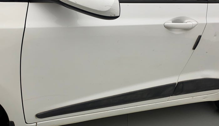 2018 Hyundai Xcent S 1.2, CNG, Manual, 1,03,344 km, Front passenger door - Minor scratches