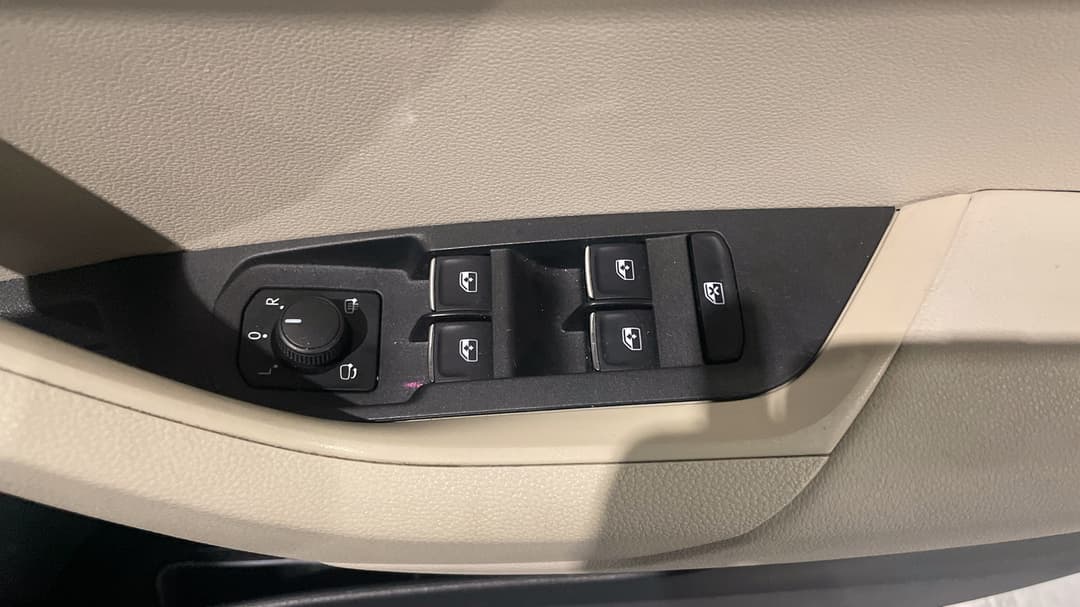 2019 SKODA Karoq 110tsi, Automatic, 85230 km, Drivers Side Door Panel Controls
