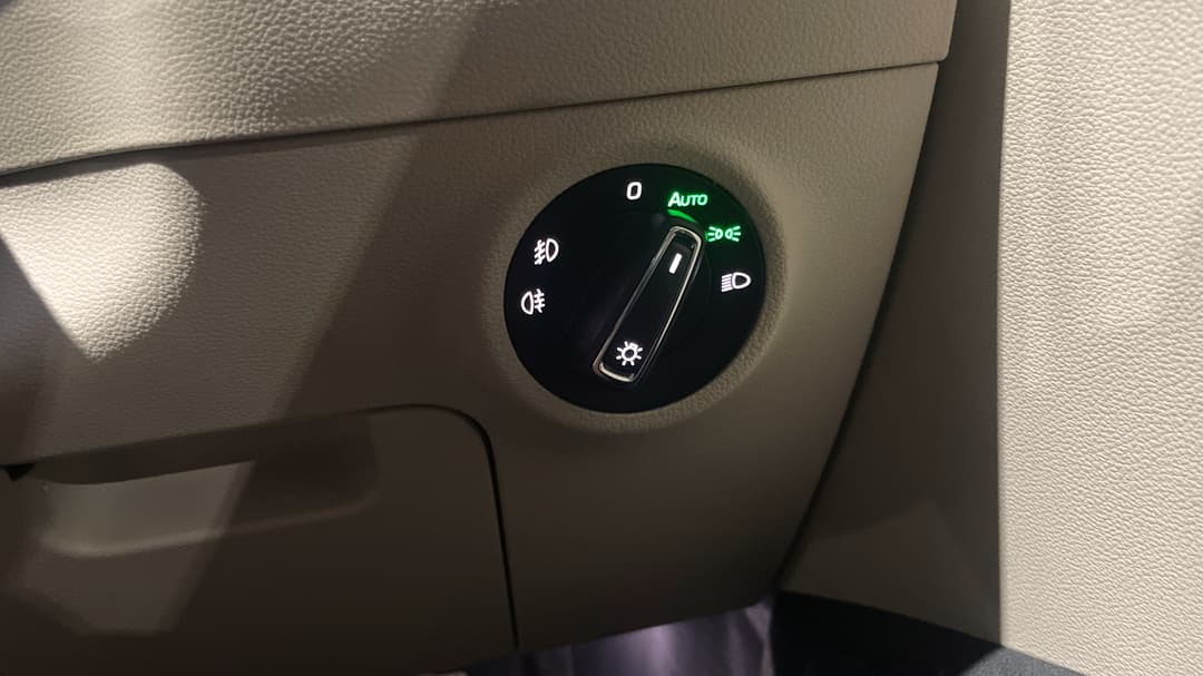 2019 SKODA Karoq 110tsi, Automatic, 85230 km, Utility Switches/Buttons