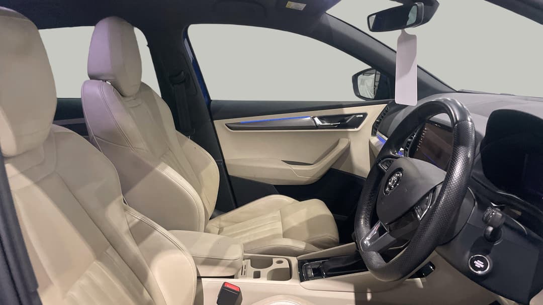 2019 SKODA Karoq 110tsi, Automatic, 85230 km, Right Side Front Door Cabin View