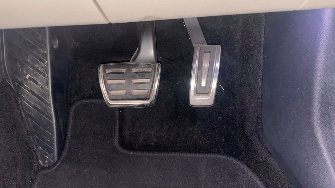 2019 SKODA Karoq 110tsi, Automatic, 85230 km, Pedals and Footmat