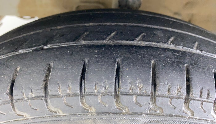 2016 Hyundai Eon ERA PLUS, Petrol, Manual, 44,914 km, Left Front Tyre Tread