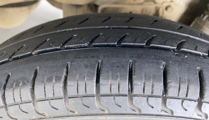 2016 Hyundai Eon ERA PLUS, Petrol, Manual, 44,914 km, Left Rear Tyre Tread