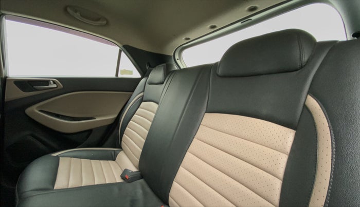 2016 Hyundai Elite i20 SPORTZ 1.2, Petrol, Manual, 74,930 km, Right Side Rear Door Cabin