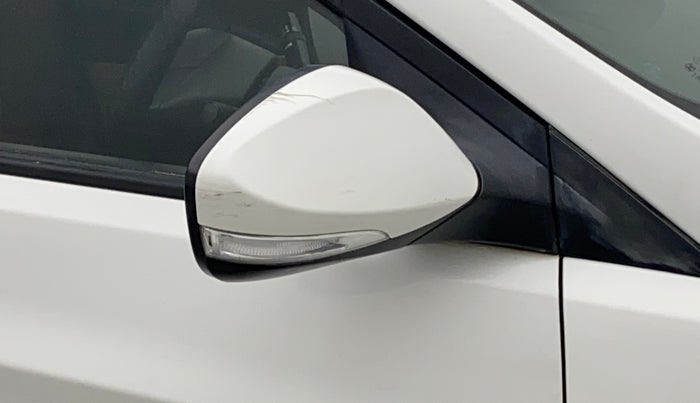 2016 Hyundai Verna 1.6 CRDI SX, Diesel, Manual, 1,18,607 km, Right rear-view mirror - Minor scratches