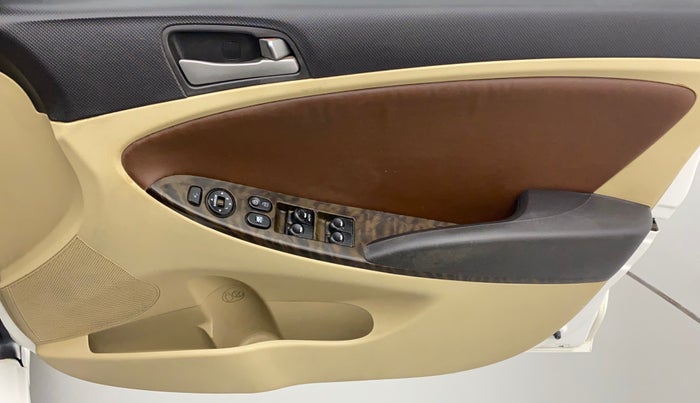 2016 Hyundai Verna 1.6 CRDI SX, Diesel, Manual, 1,18,607 km, Driver Side Door Panels Control