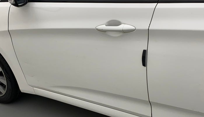 2016 Hyundai Verna 1.6 CRDI SX, Diesel, Manual, 1,18,607 km, Front passenger door - Minor scratches