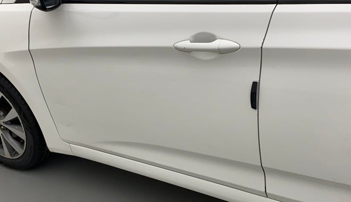 2016 Hyundai Verna 1.6 CRDI SX, Diesel, Manual, 1,18,607 km, Front passenger door - Slightly dented