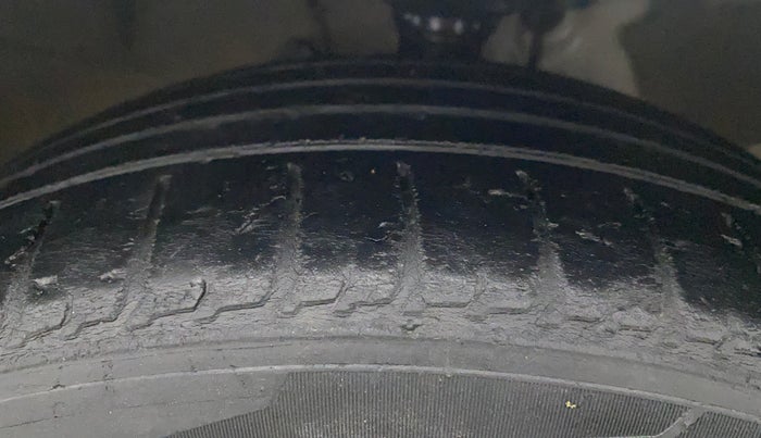 2016 Hyundai Verna 1.6 CRDI SX, Diesel, Manual, 1,18,607 km, Right Front Tyre Tread