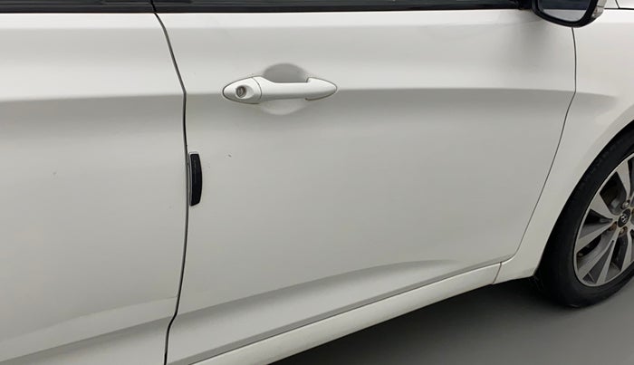 2016 Hyundai Verna 1.6 CRDI SX, Diesel, Manual, 1,18,607 km, Driver-side door - Slightly dented