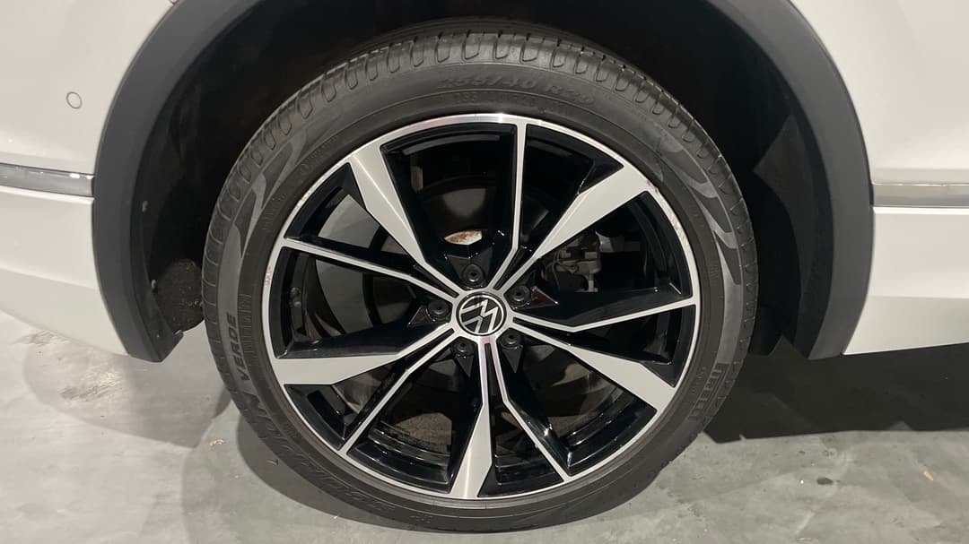 2021 Volkswagen Tiguan 162tsi R-line, Automatic, 68398 km, Right Rear Wheel
