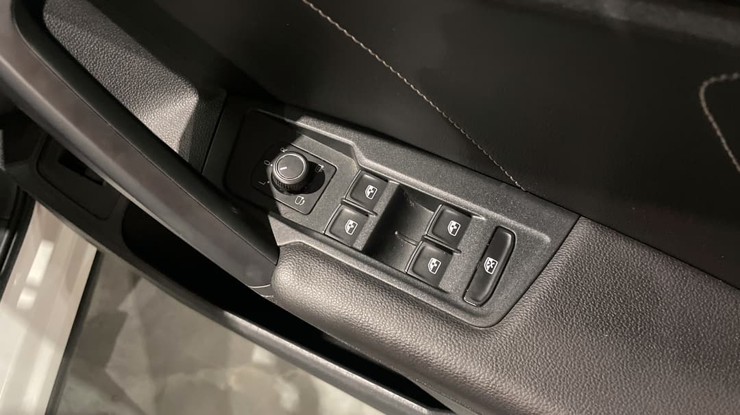 2021 Volkswagen Tiguan 162tsi R-line, Automatic, 68398 km, Drivers Side Door Panel Controls