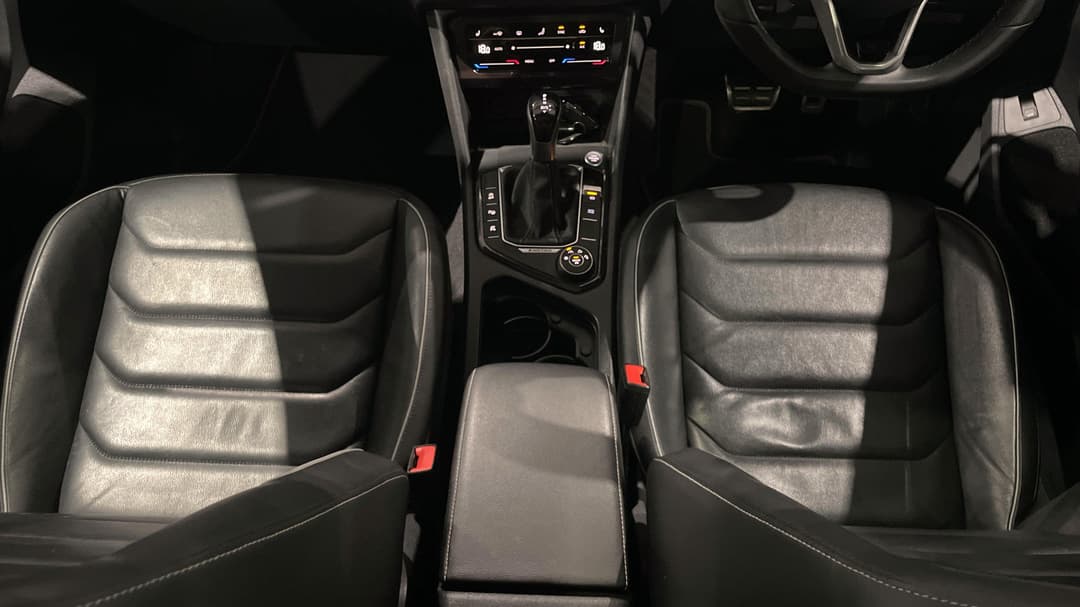 2021 Volkswagen Tiguan 162tsi R-line, Automatic, 68398 km, Center Console