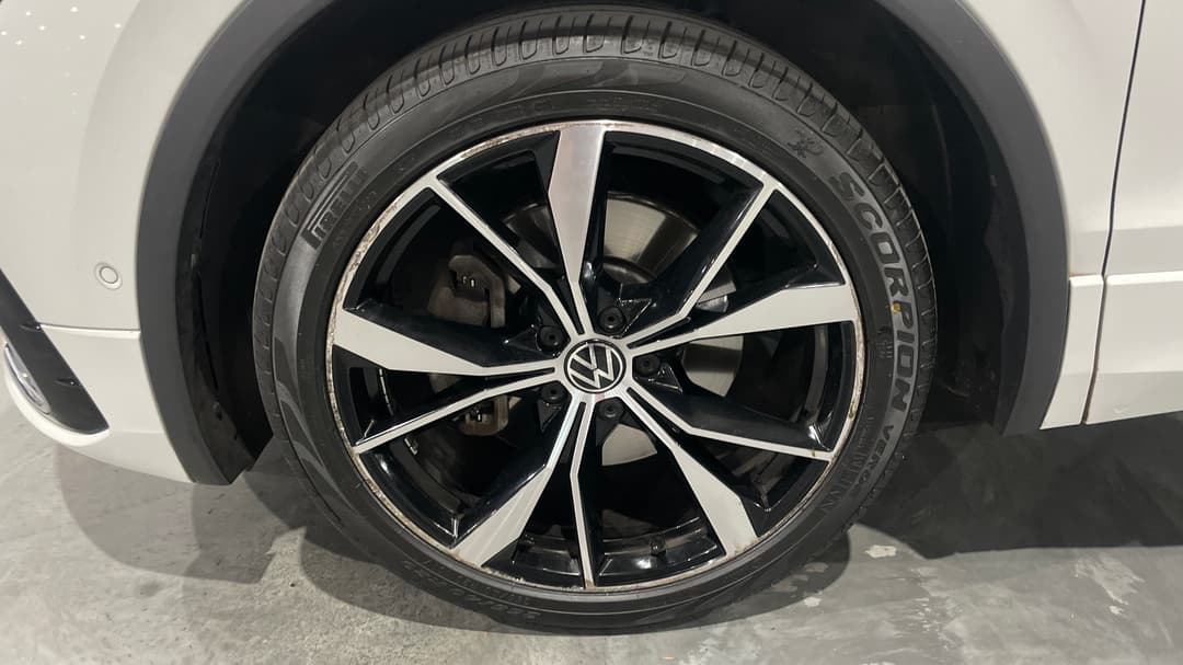 2021 Volkswagen Tiguan 162tsi R-line, Automatic, 68398 km, Left Front Wheel
