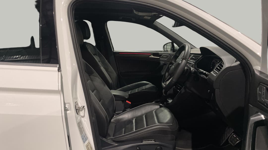 2021 Volkswagen Tiguan 162tsi R-line, Automatic, 68398 km, Right Side Front Door Cabin View